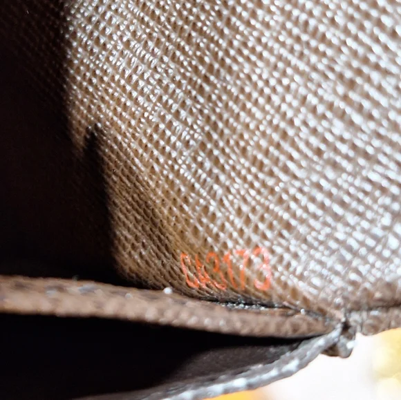 LV Besace Clutch Rosebery - Picture 15 of 16